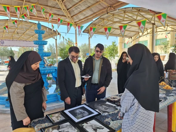بازدید سرپرست دانشگاه فرهنگیان یزد از بازارچه دانشجویی پردیس فاطمه الزهرا(س)
 4