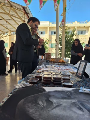 بازدید سرپرست دانشگاه فرهنگیان یزد از بازارچه دانشجویی پردیس فاطمه الزهرا(س)
 5