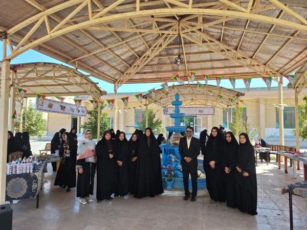 بازدید سرپرست دانشگاه فرهنگیان یزد از بازارچه دانشجویی پردیس فاطمه الزهرا(س)
 2