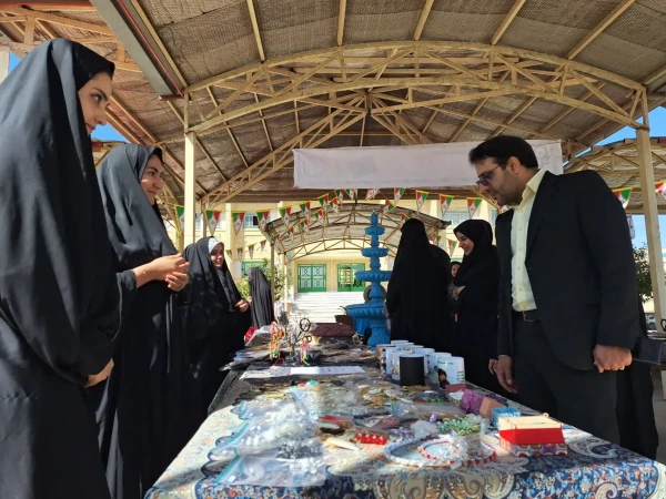 بازدید سرپرست دانشگاه فرهنگیان یزد از بازارچه دانشجویی پردیس فاطمه الزهرا(س)
 7