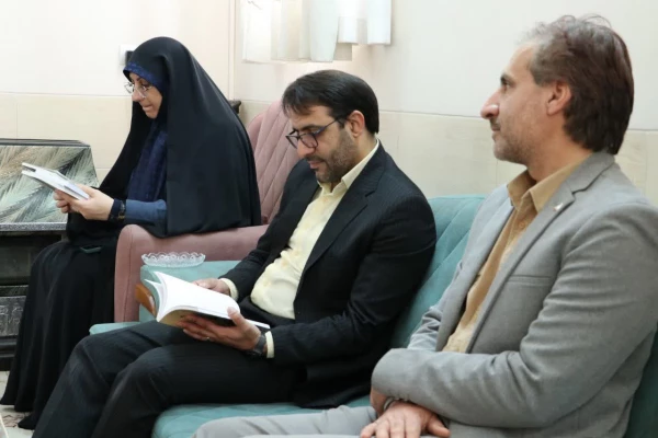 دیدار مسئولین دانشگاه فرهنگیان یزد با خانواده جانباز شهید علی اکبر عربی قریه علی 
 5