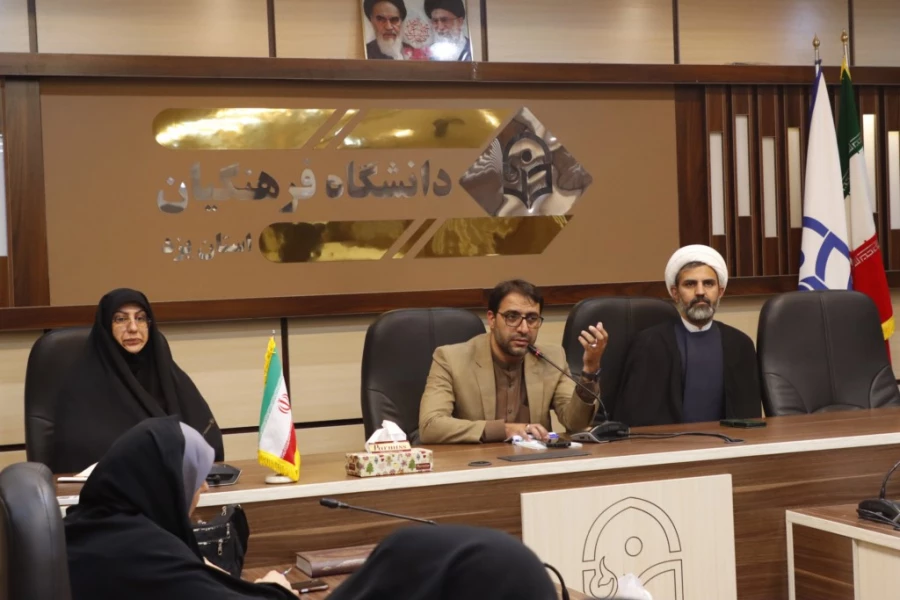 برای نخستین بار سر درِ ورودی دانشگاه فرهنگیان یزد با سازه ای شکیل، شایسته و منحصر به فرد ساخته خواهد شد.
 3