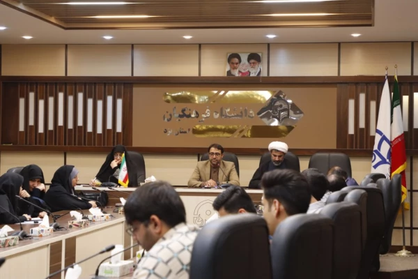 برای نخستین بار سر درِ ورودی دانشگاه فرهنگیان یزد با سازه ای شکیل، شایسته و منحصر به فرد ساخته خواهد شد.
 6