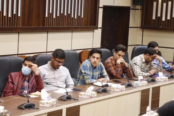 برای نخستین بار سر درِ ورودی دانشگاه فرهنگیان یزد با سازه ای شکیل، شایسته و منحصر به فرد ساخته خواهد شد.
 7