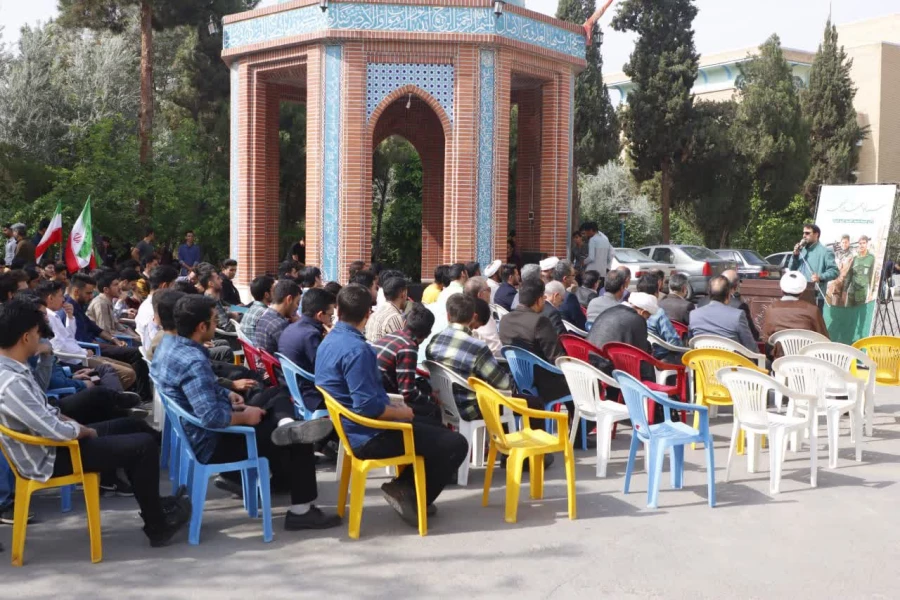 تجمع باشکوه اساتید، دانشجومعلمان و کارمندان دانشگاه فرهنگیان استان یزد در حمایت از اقدام موشکی سپاه پاسداران و تحقق عملیات وعده صادق برگزار شد.
 2