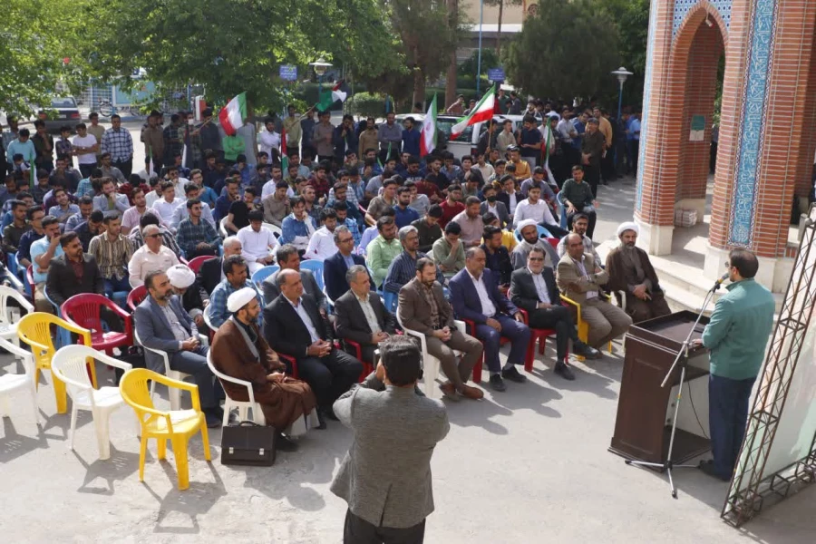 تجمع باشکوه اساتید، دانشجومعلمان و کارمندان دانشگاه فرهنگیان استان یزد در حمایت از اقدام موشکی سپاه پاسداران و تحقق عملیات وعده صادق برگزار شد.
 4