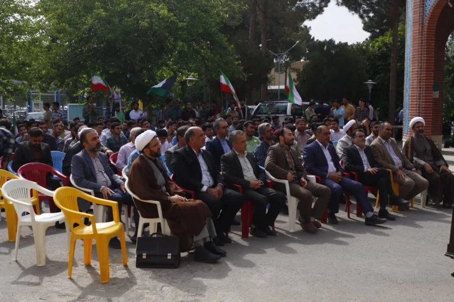 تجمع باشکوه اساتید، دانشجومعلمان و کارمندان دانشگاه فرهنگیان استان یزد در حمایت از اقدام موشکی سپاه پاسداران و تحقق عملیات وعده صادق برگزار شد.
 6