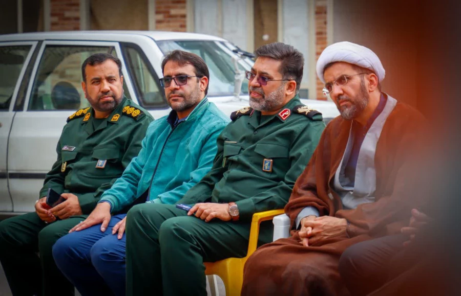 تجمع باشکوه اساتید، دانشجومعلمان و کارمندان دانشگاه فرهنگیان استان یزد در حمایت از اقدام موشکی سپاه پاسداران و تحقق عملیات وعده صادق برگزار شد.
 11