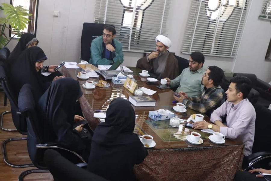 نخستین جلسه همفکری و هماهنگی ویژه برنامه های هفته گرامی داشت مقام معلم برگزار شد. 
 5