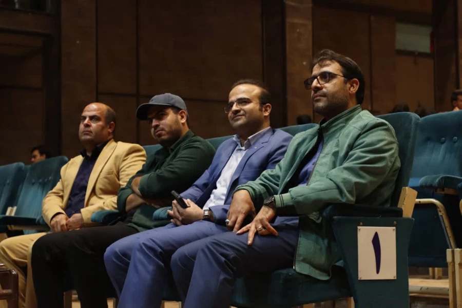 محفل شعر باشکوه "استاد سخن" در دانشگاه فرهنگیان استان یزد برای اولین بار برگزار شد.
 6