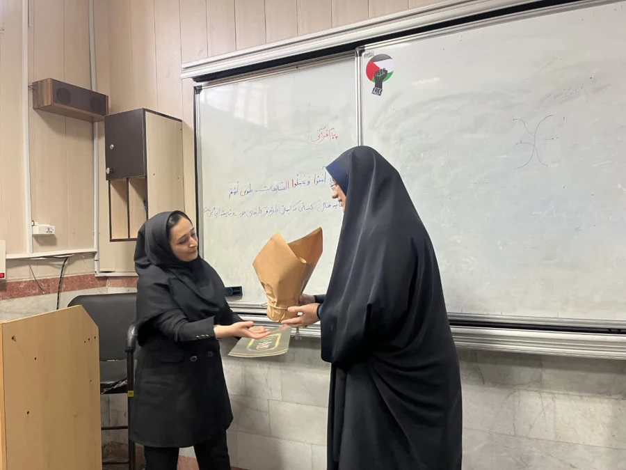 آیین تجلیل و تکریم از مقام استادان در پردیس های استانی دانشگاه فرهنگیان استان یزد 
 3