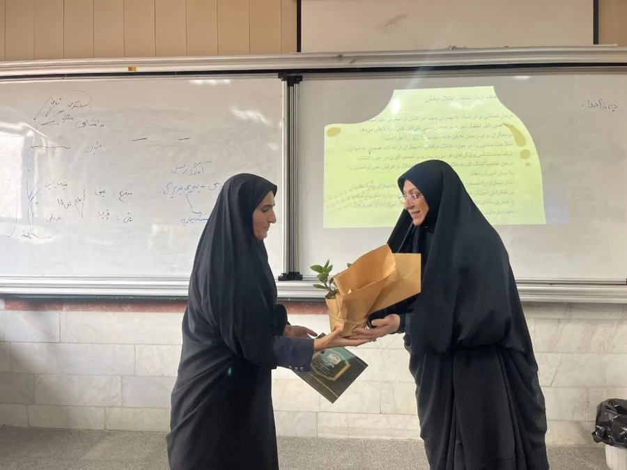 آیین تجلیل و تکریم از مقام استادان در پردیس های استانی دانشگاه فرهنگیان استان یزد 
 4