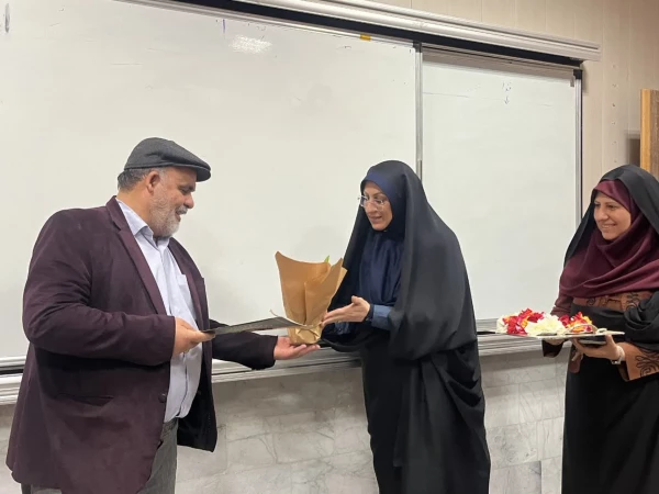 آیین تجلیل و تکریم از مقام استادان در پردیس های استانی دانشگاه فرهنگیان استان یزد 
 5