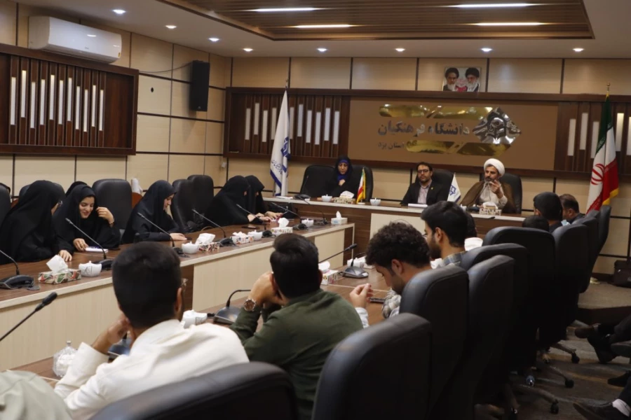 فعالان فرهنگی سکان داران و دیده بانان بصیر حوزه های فرهنگی تربیتی 
 3