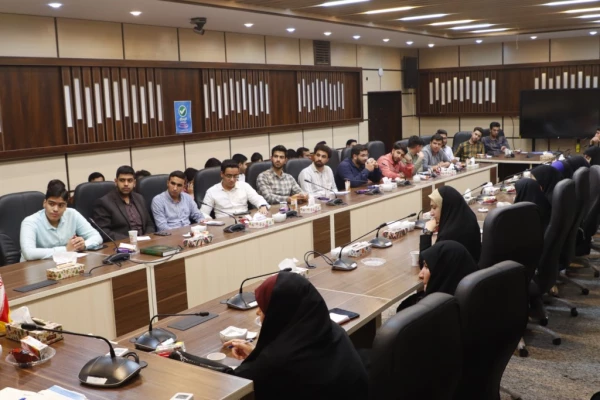 فعالان فرهنگی سکان داران و دیده بانان بصیر حوزه های فرهنگی تربیتی 
 6