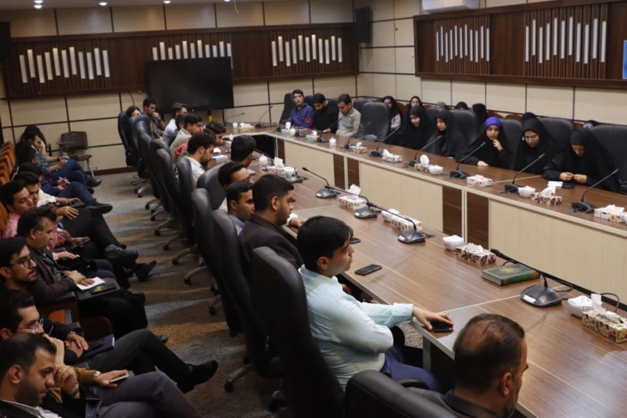 فعالان فرهنگی سکان داران و دیده بانان بصیر حوزه های فرهنگی تربیتی 
 10