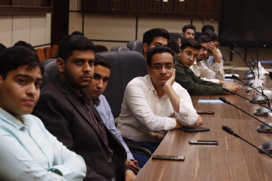 نشست هم اندیشی سرپرست دانشگاه فرهنگیان یزد و اعضای هیئت رئیسه با دبیران کانون ها، انجمن ها و تشکل های دانشجویی دانشگاه 
 5