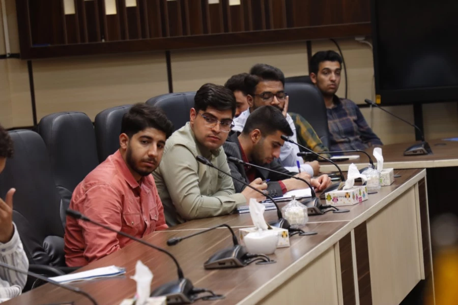 نشست هم اندیشی سرپرست دانشگاه فرهنگیان یزد و اعضای هیئت رئیسه با دبیران کانون ها، انجمن ها و تشکل های دانشجویی دانشگاه 
 6