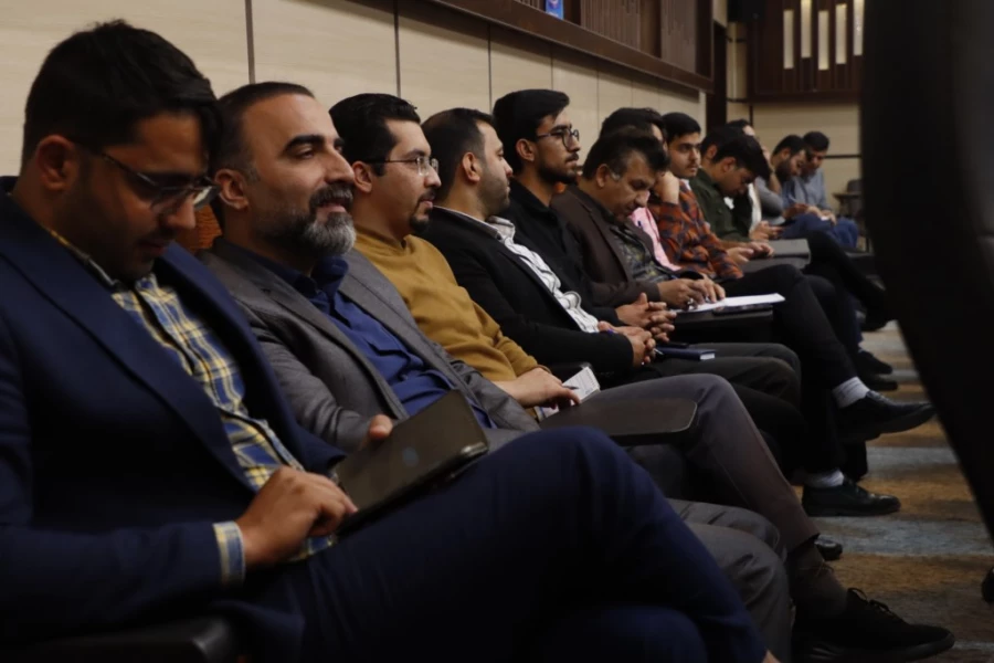 نشست هم اندیشی سرپرست دانشگاه فرهنگیان یزد و اعضای هیئت رئیسه با دبیران کانون ها، انجمن ها و تشکل های دانشجویی دانشگاه 
 7