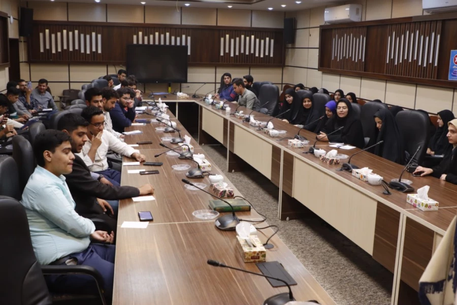 نشست هم اندیشی سرپرست دانشگاه فرهنگیان یزد و اعضای هیئت رئیسه با دبیران کانون ها، انجمن ها و تشکل های دانشجویی دانشگاه 
 8