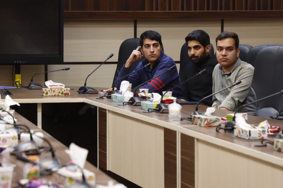 نشست هم اندیشی سرپرست دانشگاه فرهنگیان یزد و اعضای هیئت رئیسه با دبیران کانون ها، انجمن ها و تشکل های دانشجویی دانشگاه 
 10