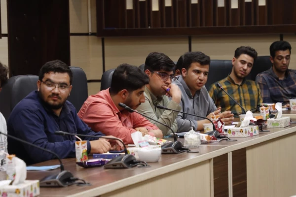 نشست هم اندیشی سرپرست دانشگاه فرهنگیان یزد و اعضای هیئت رئیسه با دبیران کانون ها، انجمن ها و تشکل های دانشجویی دانشگاه 
 11
