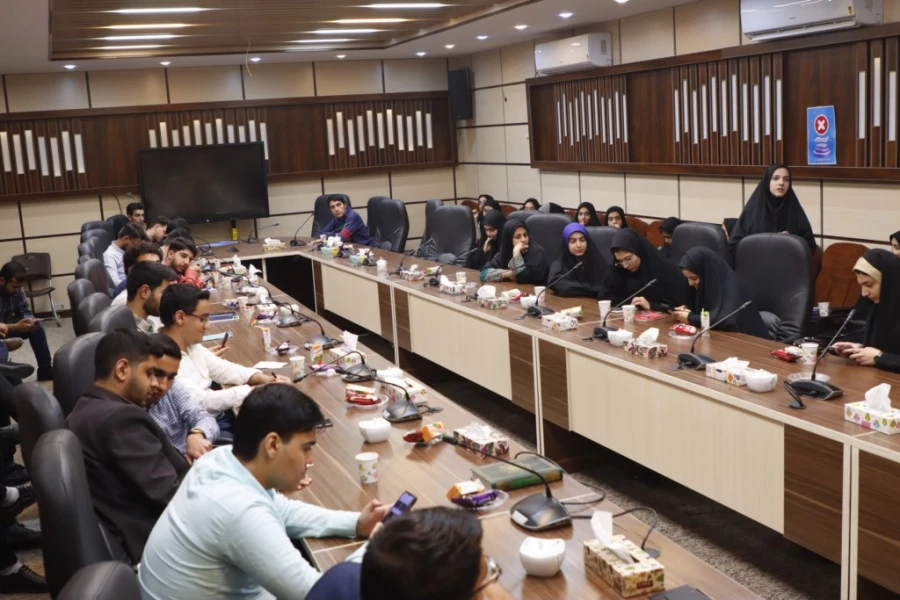 نشست هم اندیشی سرپرست دانشگاه فرهنگیان یزد و اعضای هیئت رئیسه با دبیران کانون ها، انجمن ها و تشکل های دانشجویی دانشگاه 
 5