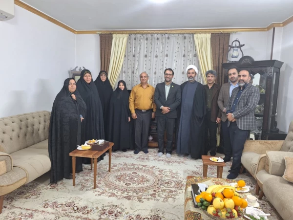 دیدار و تجلیل از الگوی تعهد و تلاش خالصانه در دانشگاه فرهنگیان یزد 7