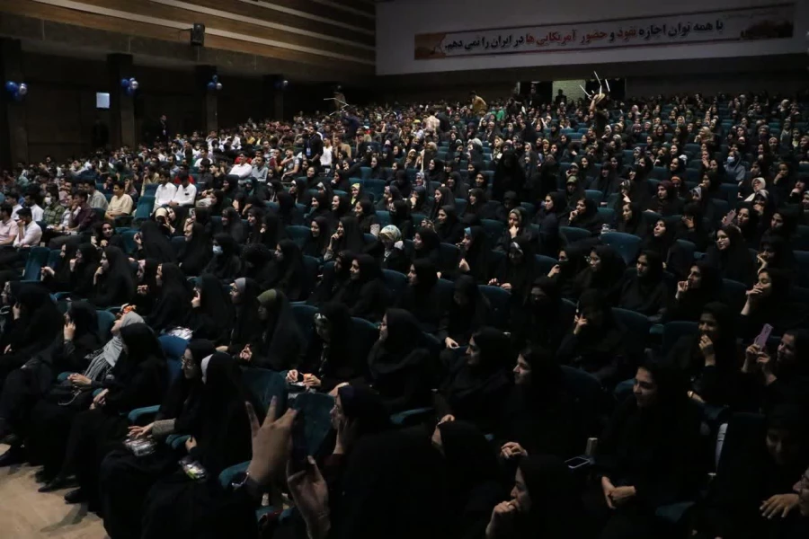 جشن باشکوه گرامیداشت مقام معلم در دانشگاه فرهنگیان استان یزد برگزار شد 
 5