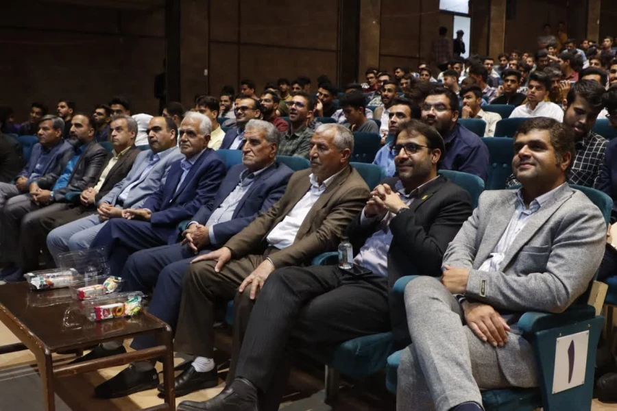 جشن باشکوه گرامیداشت مقام معلم در دانشگاه فرهنگیان استان یزد برگزار شد 
 7