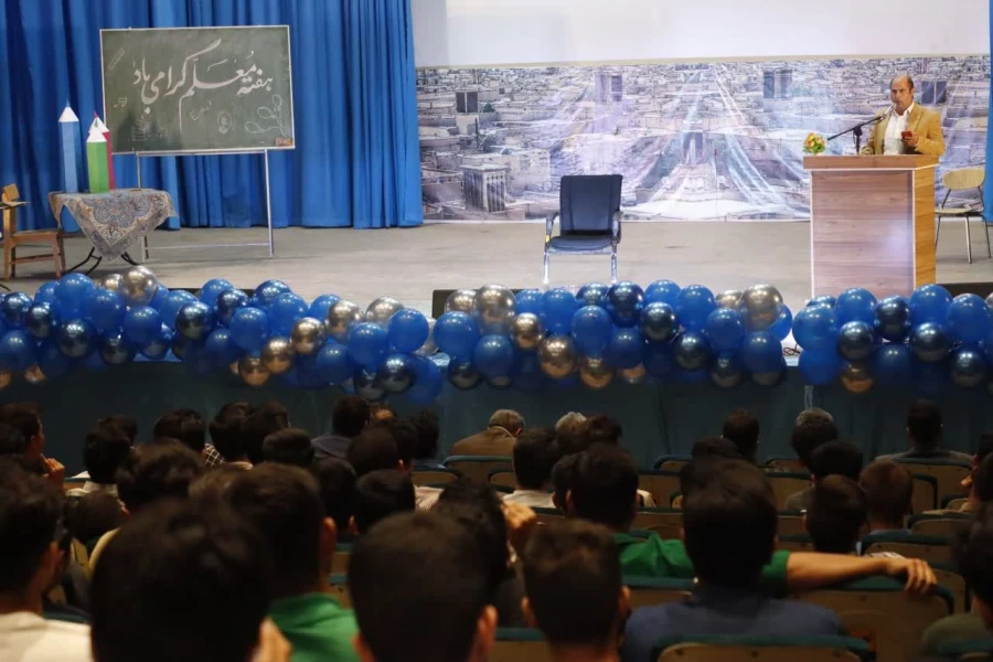 جشن باشکوه گرامیداشت مقام معلم در دانشگاه فرهنگیان استان یزد برگزار شد 
 3