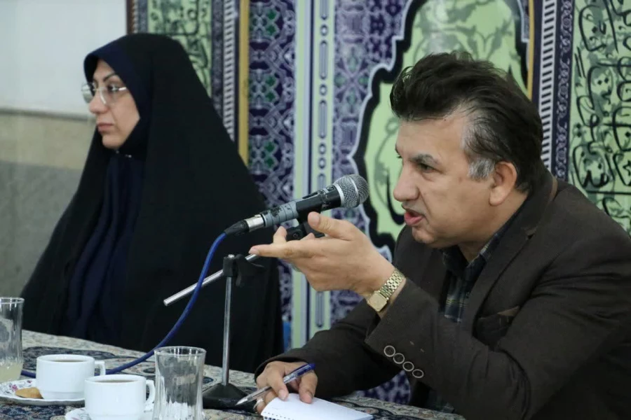 گفتگوی صمیمانه دانشجومعلمان پردیس  های استانی دانشگاه فرهنگیان یزد با سرپرست این دانشگاه و اعضای هیات رئیسه 3