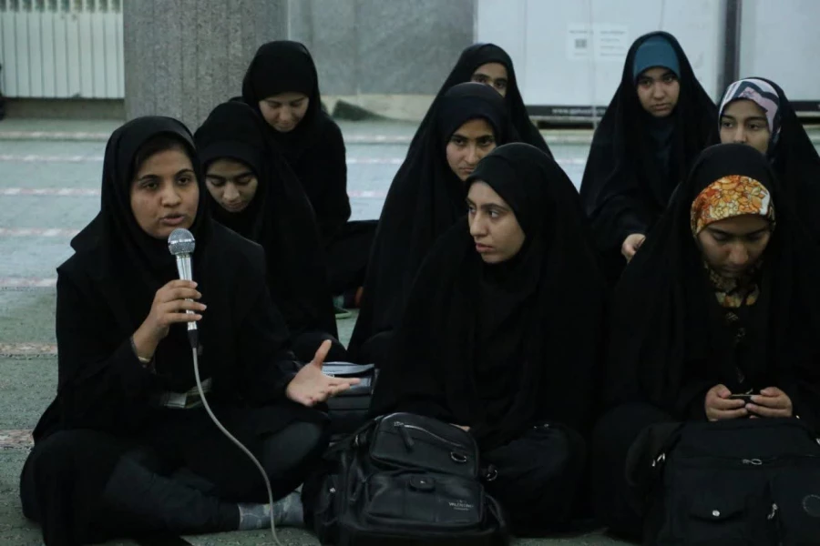 گفتگوی صمیمانه دانشجومعلمان پردیس  های استانی دانشگاه فرهنگیان یزد با سرپرست این دانشگاه و اعضای هیات رئیسه 4