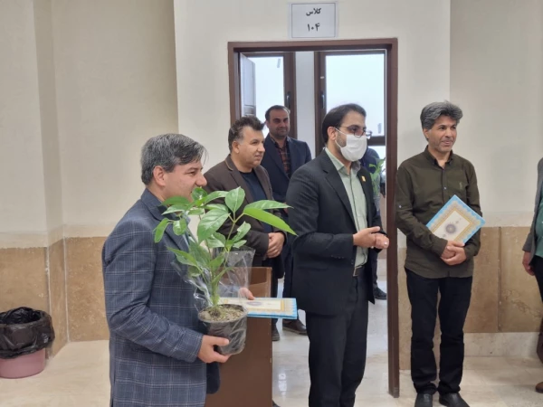 تقدیر و تجلیل از اساتید و مهارت آموزان مرکز توان افزایی،توانمندسازی و مهارت آموزی دانشگاه فرهنگیان یزد 3