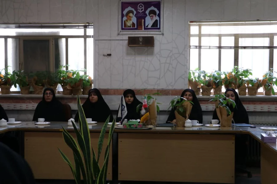  سومین دورهمی و گفتگو صمیمانه کارمندان پردیس حضرت فاطمه الزهرا(س) با سرپرست دانشگاه فرهنگیان یزد برگزار شد 
 5