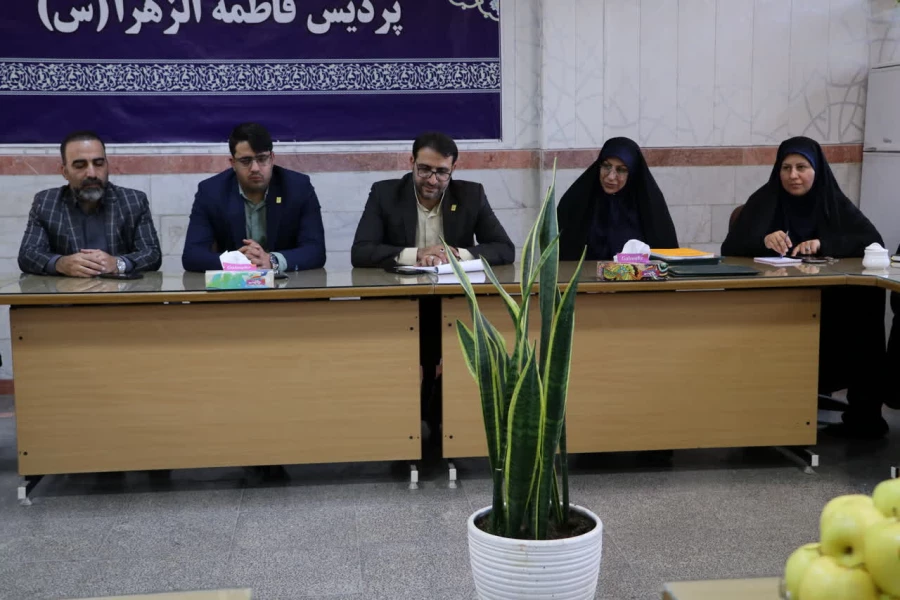  سومین دورهمی و گفتگو صمیمانه کارمندان پردیس حضرت فاطمه الزهرا(س) با سرپرست دانشگاه فرهنگیان یزد برگزار شد 
 7