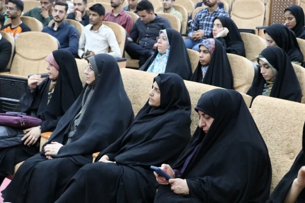 مراسم افتتاحیه مرحله منطقه ای یازدهمین جشنواره تخصصی تدریس برتر در استان یزد برگزار شد. 
 6