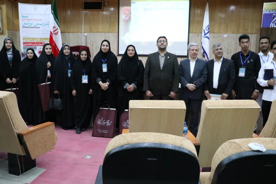 مراسم اختتامیه مرحله منطقه ای یازدهمین جشنواره تخصصی تدریس برتر در دانشگاه فرهنگیان استان یزد برگزار شد.
 4