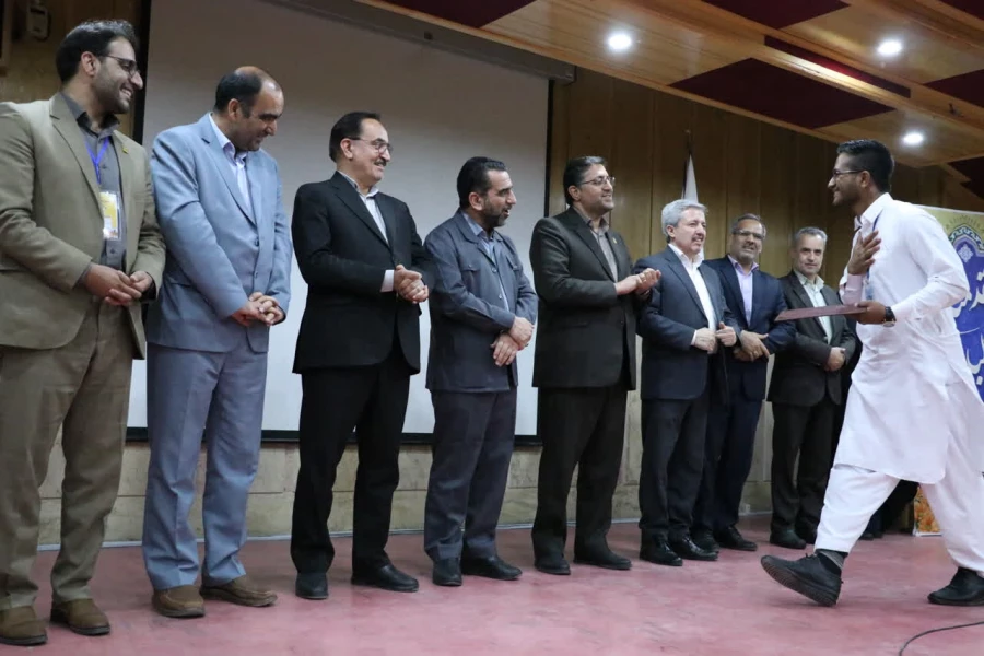 مراسم اختتامیه مرحله منطقه ای یازدهمین جشنواره تخصصی تدریس برتر در دانشگاه فرهنگیان استان یزد برگزار شد.
 5