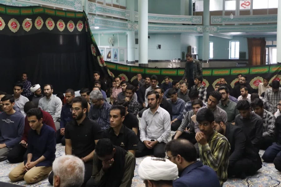 مراسم گرامیداشت شهدای خدمت به ویژه آیت الله سید ابراهیم رئیسی و هیئت همراه در دانشگاه فرهنگیان استان یزد برگزار شد. 3