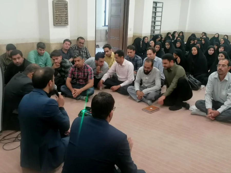 نشست صمیمانه سرپرست دانشگاه فرهنگیان استان یزد با مهارت آموزان ماده ۲۸ برگزار شد.
 3