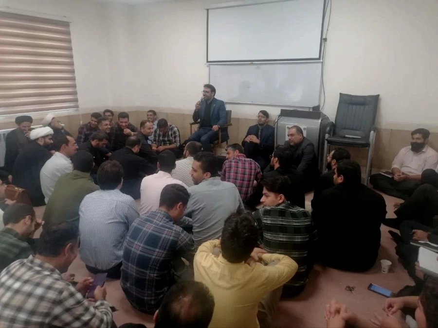 نشست صمیمانه سرپرست دانشگاه فرهنگیان استان یزد با مهارت آموزان ماده ۲۸ برگزار شد.
 2