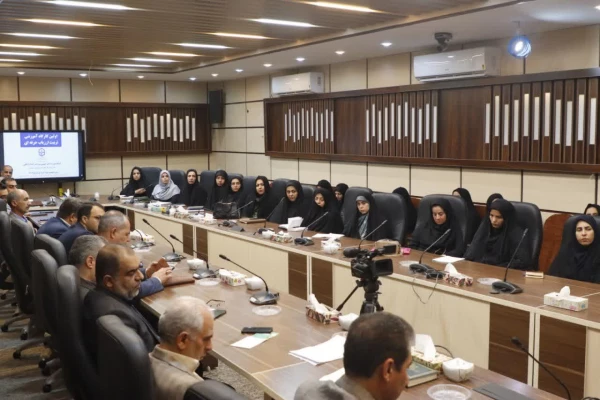 کارگاه آموزشی تربیت ارزیاب های حرفه ای در دانشگاه فرهنگیان استان یزد برای اولین بار برگزار شد. 
 8