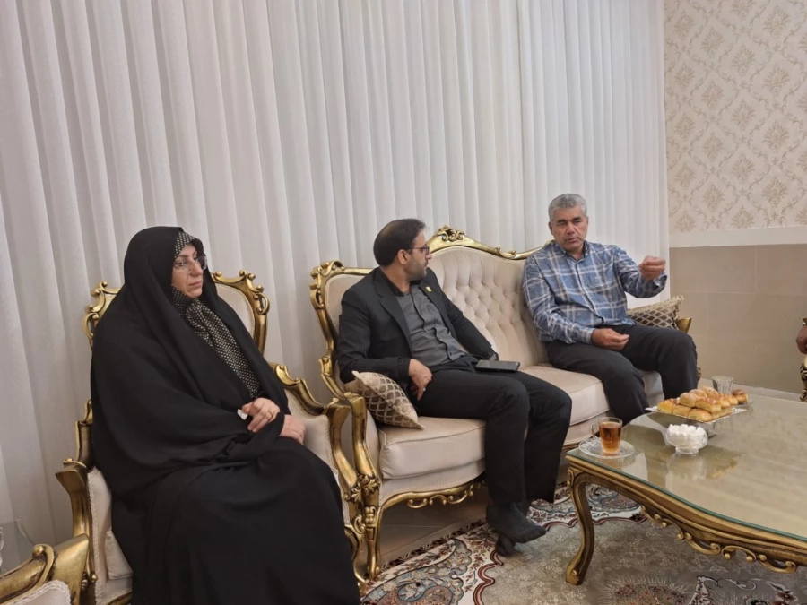 دیدار مدیر استانی دانشگاه فرهنگیان با دو پیشکسوت پردیس های استانی دانشگاه فرهنگیان یزد 7