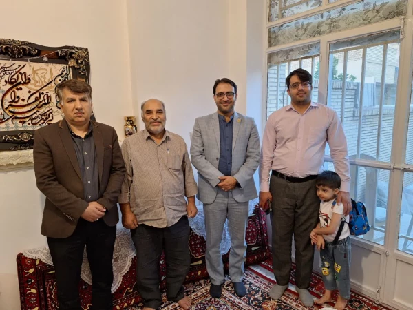 دیدار سرپرست دانشگاه فرهنگیان یزد با دو پیشکسوت مراکز تربیت معلم استان یزد 4