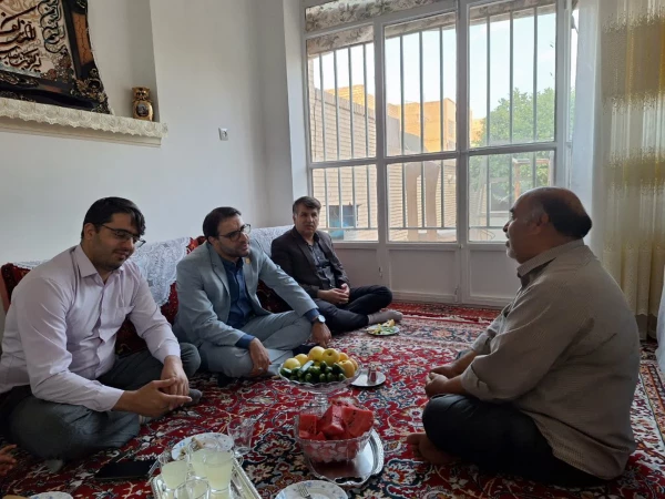 دیدار سرپرست دانشگاه فرهنگیان یزد با دو پیشکسوت مراکز تربیت معلم استان یزد 5