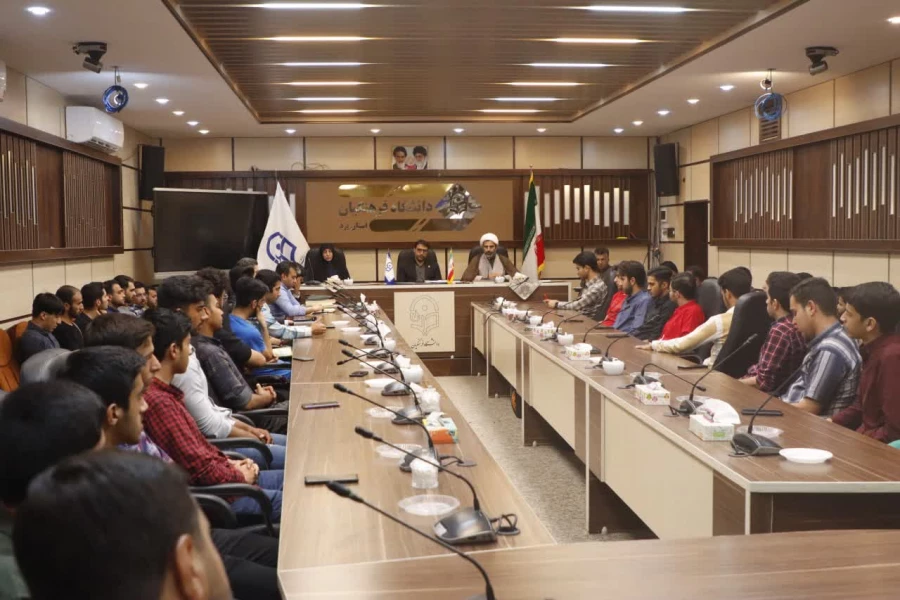 مراسم تقدیر و تجلیل از افتخارآفرینان پردیس شهیدان پاک نژاد یزد برگزار شد.
 4