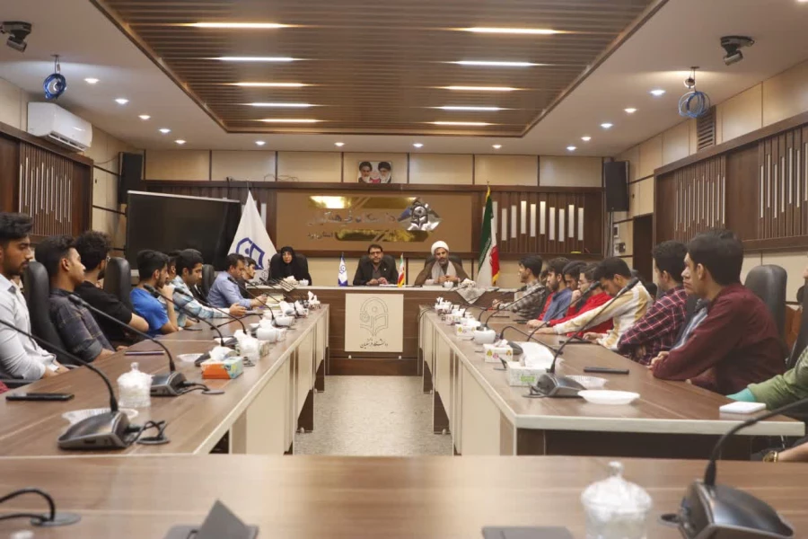 مراسم تقدیر و تجلیل از افتخارآفرینان پردیس شهیدان پاک نژاد یزد برگزار شد.
 5