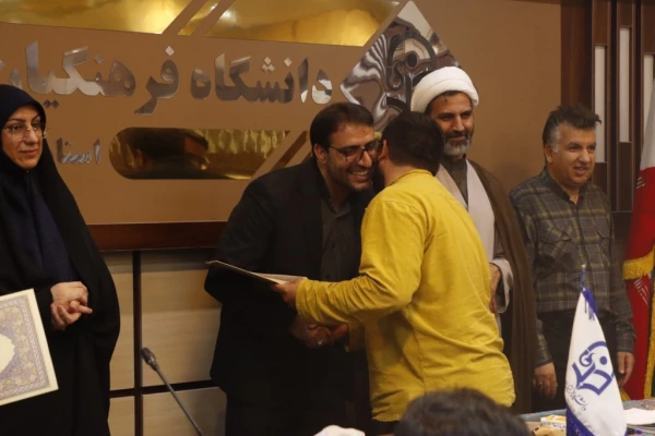 مراسم تقدیر و تجلیل از افتخارآفرینان پردیس شهیدان پاک نژاد یزد برگزار شد.
 13