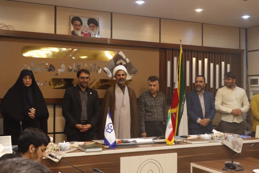 مراسم تقدیر و تجلیل از افتخارآفرینان پردیس شهیدان پاک نژاد یزد برگزار شد.
 10